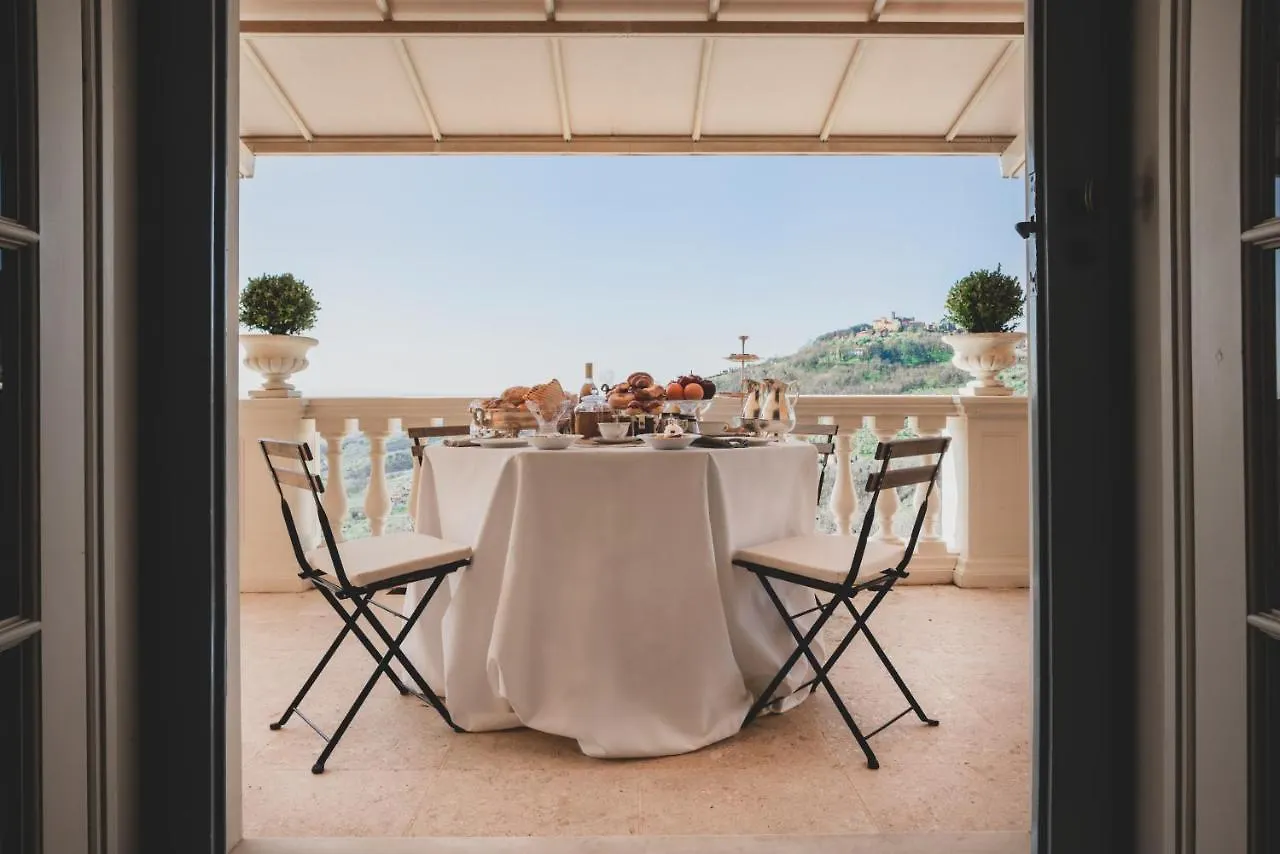 הקונטקטים של Alfresco Luxury Villa With Heated Pool